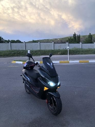 gilera runner: Скутер (макси-скутер) черного цвета с тюнингом и спортивным стилем — 1