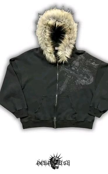 Черная толстовка на молнии с меховым капюшоном. - Модель