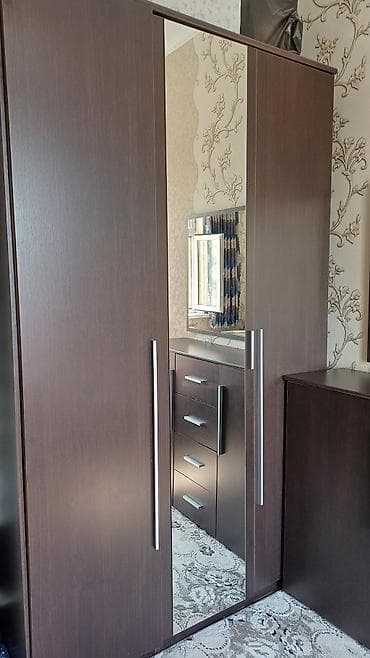 plastik stol stul: Спальный гарнитур в современном стиле, цвет венге с металлической — 1