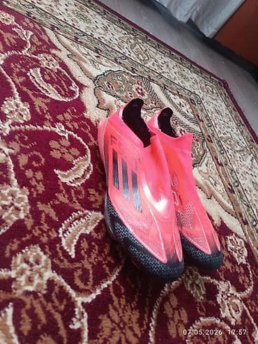 yeezy boost: Футбольные бутсы без шнурков (лаконический сліп-он дизайн) — 3