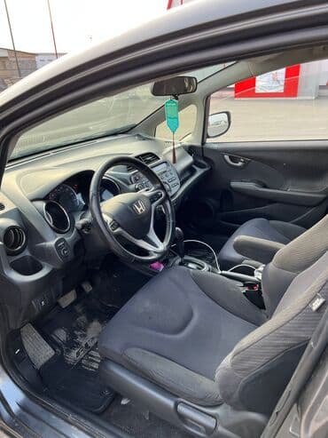 машина легковый: Honda Fit: 2012 г., 1.5 л, Автомат, Бензин, Хэтчбэк — 7