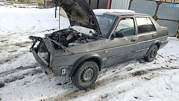 Volkswagen Jetta: 1990 г., 1.8 л, Механика, Бензин, Седан at lalafo.kg Volkswagen Jetta: 1990 г., 1.8 л, Механика, Бензин, Седан