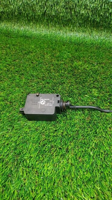 e46: Активатор замка крышки бензобака BMW 3 E46 Номер 8 372 240 Состояние — 5