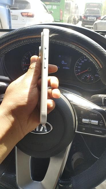 iphone i: IPhone 17 Pro, Б/у, 256 ГБ, Белый, Коробка, 100 % — 2