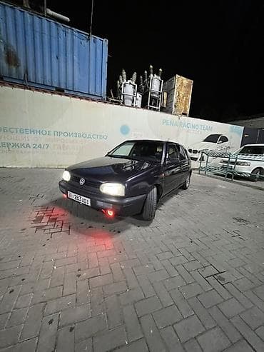 Volkswagen Golf: 1997 г., 1.6 л, Механика, Бензин, Хэтчбэк