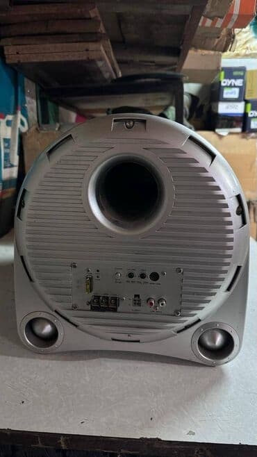 Микрофондор: Subwoofer встроенные усилитель, мощность 1200 Вт
Питание 12 В — 4