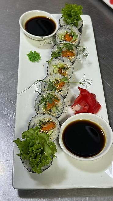 Гладильные доски: Роллы/суши сет на подаче ресторанного уровня. Состав и подача: - — 2