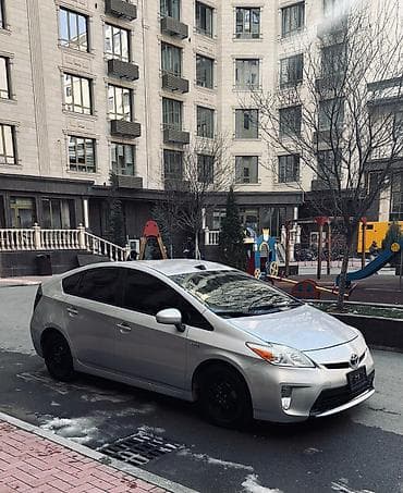 tayota harier: Toyota Prius: 2015 г., 1.8 л, Автомат, Гибрид, Лифтбек — 4