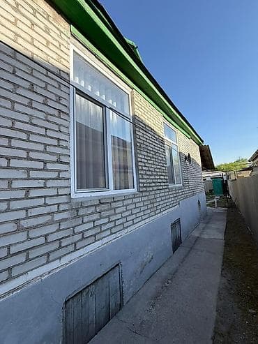 гараж кирпич: Продаётся кирпичный дом с двором и хозяйственным участком.3 жилые — 4
