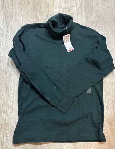 Свитера: Юникло водолазки . Размер С на М тоже подойдёт. Уника !!! последние 2 — 3