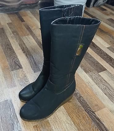 Женские высокие сапоги на скрытой танкетке. - Цвет: чёрный - Голенище