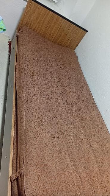 спальни бу: Односпальная кровать, Б/у, С матрасом, длина - 85 см — 2