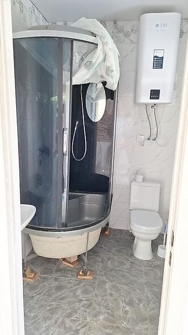 квартира ик: Сдаю дом 2 комнаты отдельно сан узел и кухня. в стоимость аренды — 2