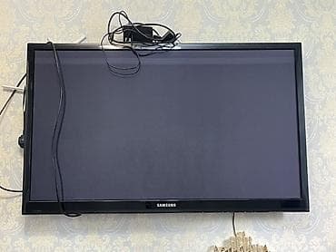 Телевизоры: Телевизор Samsung, диагональ примерно 40–42". Плоская панель с — 1