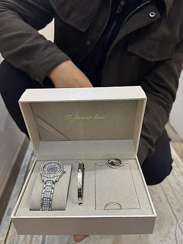 real techniques: Подарочный набор ювелирных аксессуаров в коробке. Состав набора: - — 1