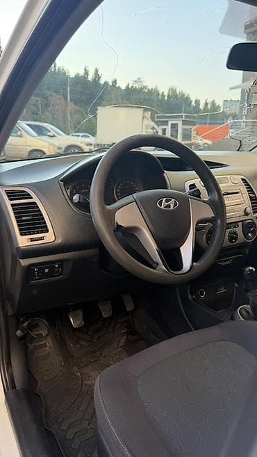 Транспорт: Hyundai i20: 2010 г., 1.3 л, Механика, Бензин, Хэтчбэк — 5