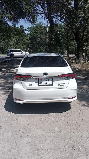 corolla 2022: Toyota Corolla: 2021 г., 1.8 л, Вариатор, Гибрид, Седан — 4