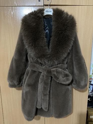 Два женских меховых изделия. 1) Шуба-пальто из меха Кролика (цвет