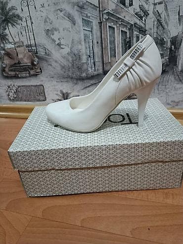 Продам, белые туфли, 37 размер. Торг уместен