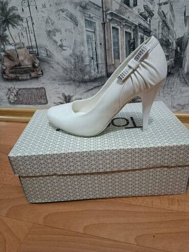 женские брендовые туфли недорого: Продам, белые туфли, 37 размер. Торг уместен — 1