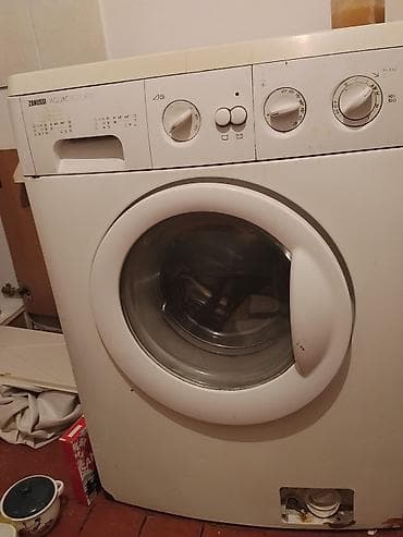 Белая стиральная машина Zanussi Aquacycle 800 на запчасти