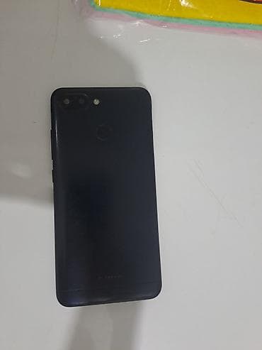 lg v30: Смартфон черного цвета с металлической задней крышкой и сканером — 2