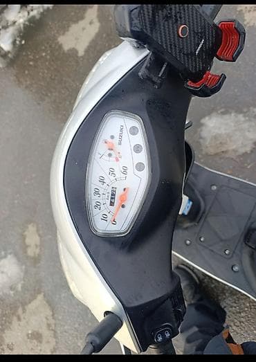 Кумурска мотороллер: Кичи мопед Suzuki, 50 куб. см, Бензин, Колдонулган — 7