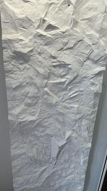 три д панели: 3D панель для стены, белая, с фактурой «смятого камня/скалы». - — 1