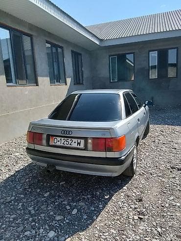 Audi 80: 1987 г., 1.8 л, Механика, Бензин, Седан — 3