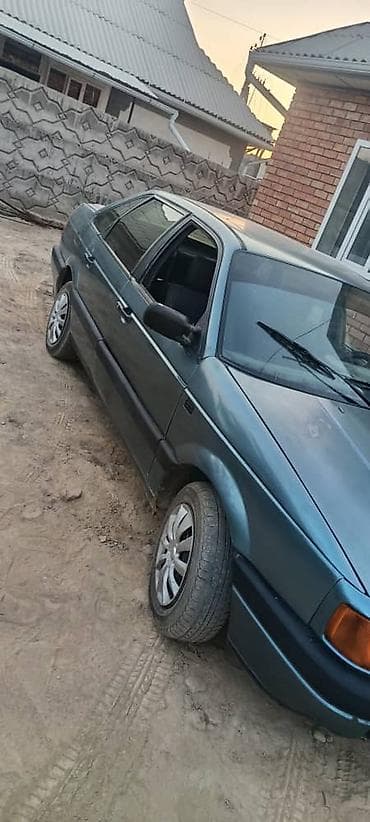 Volkswagen Passat: 1989 г., 1.8 л, Механика, Бензин, Седан