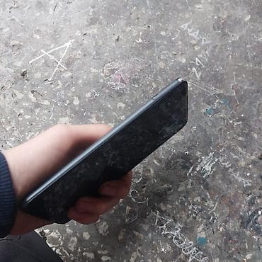 Редми 7,отдам вместе с повербанком