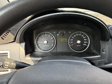 Унаа: Hyundai Getz: 2008 г., 1.4 л, Кол менен иштөөчү, Бензин, Хетчбек — 4