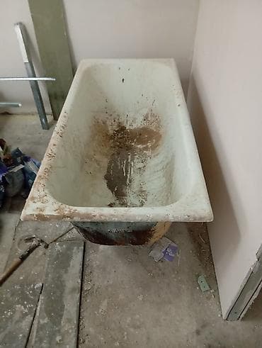 железные ванны: Чугунная ванна ретро (на ножках), прямоугольная, вместительная — 1