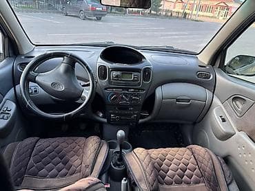 lada 14: Toyota Yaris Verso: 2000 г., 1.3 л, Механика, Бензин, Хэтчбэк — 10