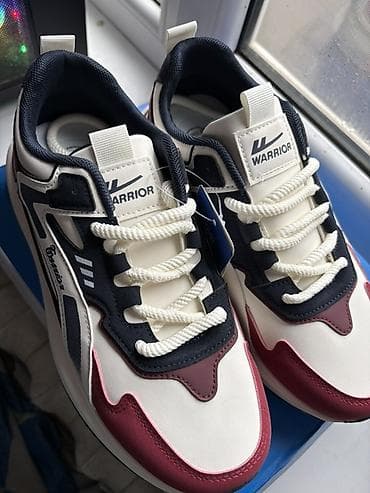 Босоножки, сандалии, шлепанцы: Мужские кроссовки, 41, Новый, цвет - Белый — 2