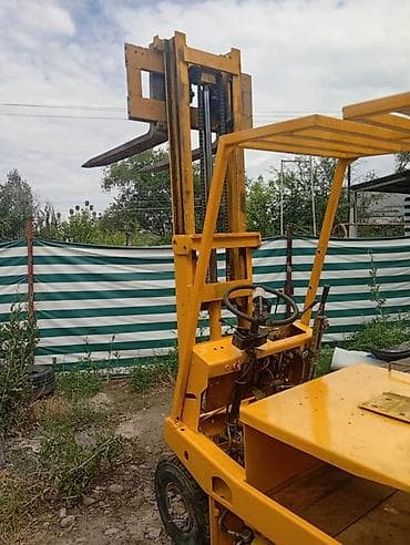 b class: Погрузчик, Колесный, Вилочный — 4