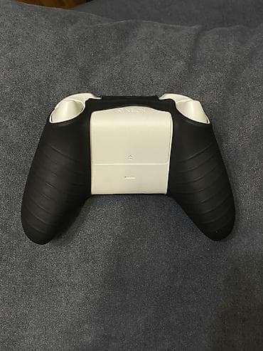 чехии: Продам белый геймпад Xbox в хорошем состоянии 🎮 Работает отлично, все — 2