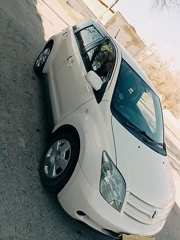 Toyota Ist: 2004 г., 1.3 л, Автомат, Бензин, Хэтчбэк — 1