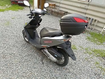 dio 27 af27: Скутер Honda (серия Dio) в серебристом цвете. Характеристики и — 1