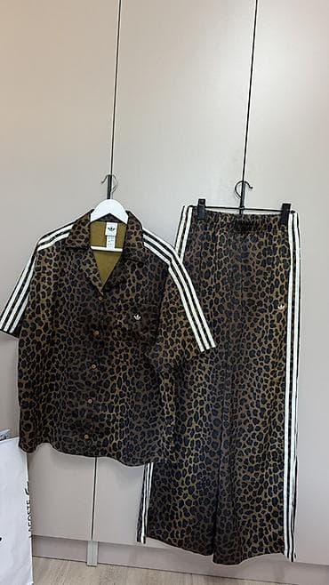 Личные вещи: Adidas оригинал 💯 %👌Костюм в леопардовом принте (рубашка + широкие — 2