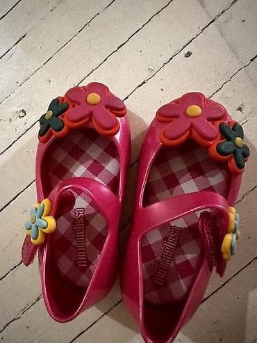 Детские сандалии Mini Melissa - Модель: Mary Jane с ремешком на at lalafo.kg Детские сандалии Mini Melissa - Модель: Mary Jane с ремешком на
