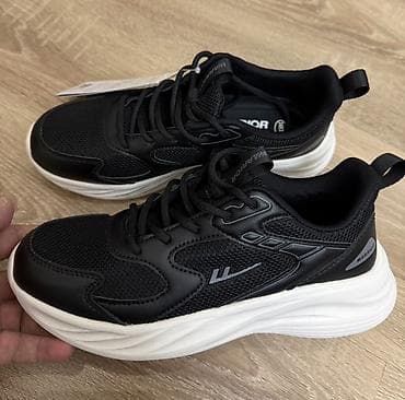 Шикарные спортивные кроссовки от бренда Warrior (модель с утолщённой