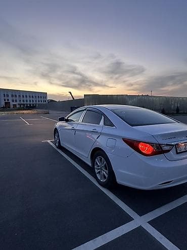 саната ка 5: Hyundai Sonata: 2010 г., 2 л, Автомат, Газ, Седан — 3