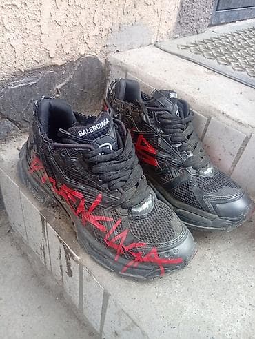 ничего: Мужские кроссовки, 42, Balenciaga, Б/у, цвет - Черный, Платная доставка — 1