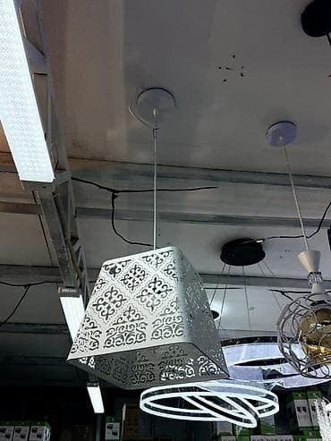 Подвесной светильник с ажурным металлическим плафоном. - Тип