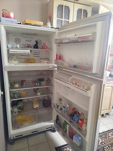 холодильник бутка: Холодильник с морозильной камерой, классический двухдверный формат — 2