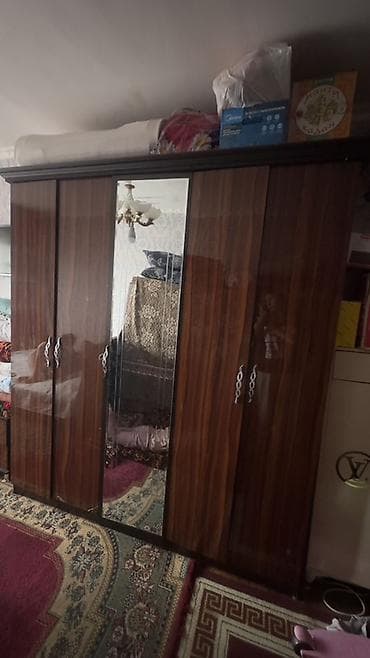 Спальные гарнитуры: Спальный гарнитур в классическом стиле, цвет — тёмное дерево с — 2