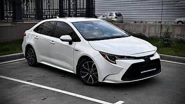 Toyota Corolla: 2021 г., 1.8 л, Вариатор, Гибрид, Седан