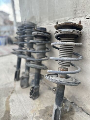 амортизатор на ист: Комплект амортизаторов Toyota Б/у, Оригинал, Япония — 1