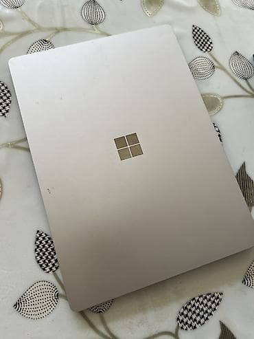 Срочно продаю деньги нужны ! Ноутбук Microsoft Surface Laptop